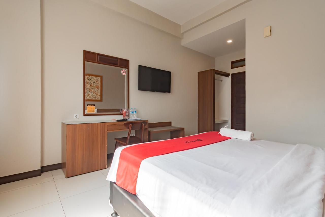 Hotel Reddoorz Near Simpang Dago 2 Bandung Esterno foto