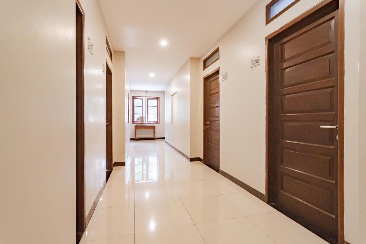 Hotel Reddoorz Near Simpang Dago 2 Bandung Esterno foto