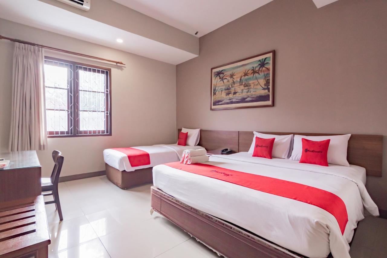 Hotel Reddoorz Near Simpang Dago 2 Bandung Esterno foto