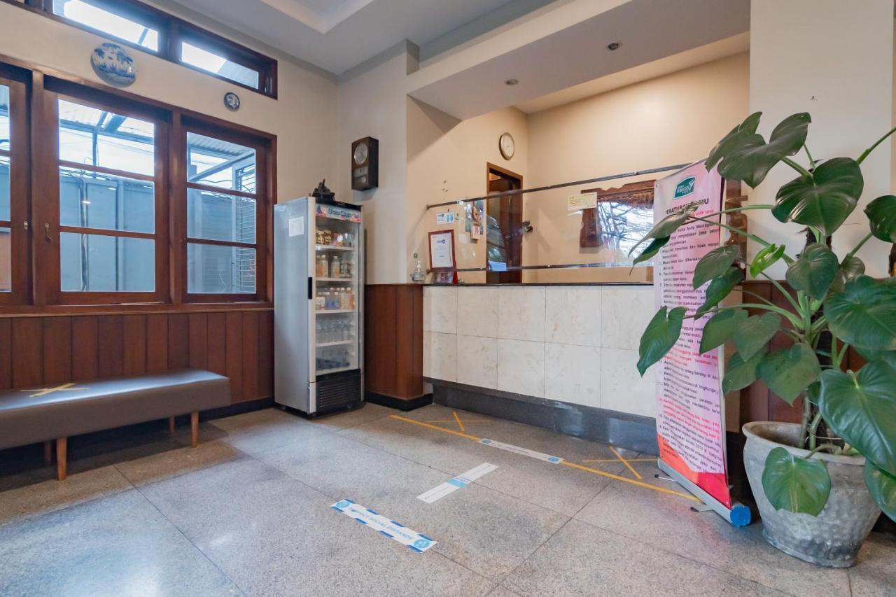 Hotel Reddoorz Near Simpang Dago 2 Bandung Esterno foto