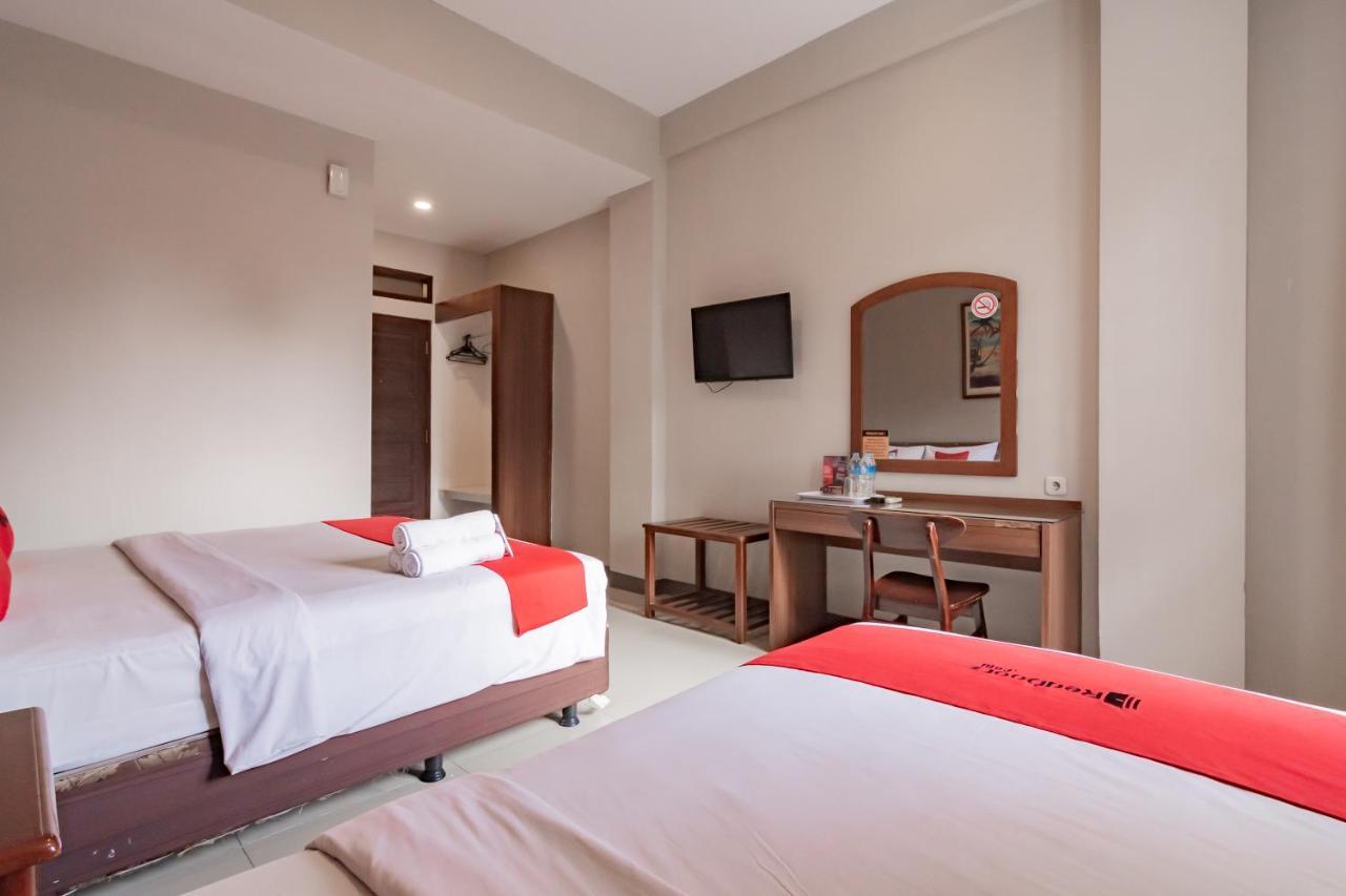 Hotel Reddoorz Near Simpang Dago 2 Bandung Esterno foto