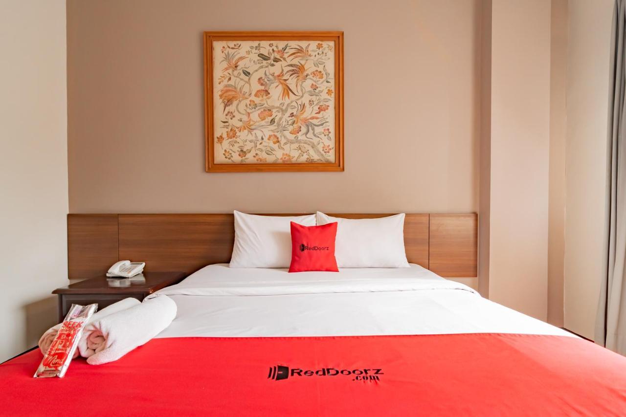 Hotel Reddoorz Near Simpang Dago 2 Bandung Esterno foto