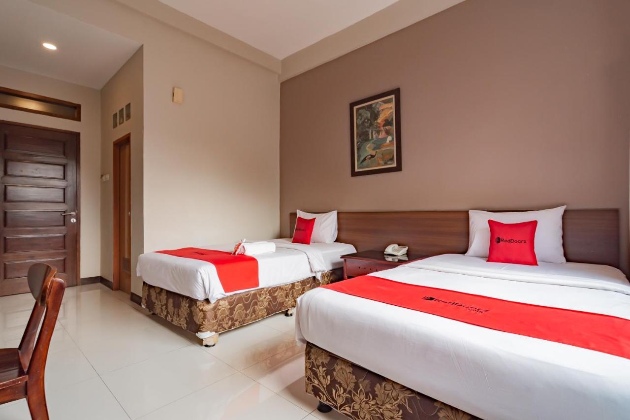 Hotel Reddoorz Near Simpang Dago 2 Bandung Esterno foto