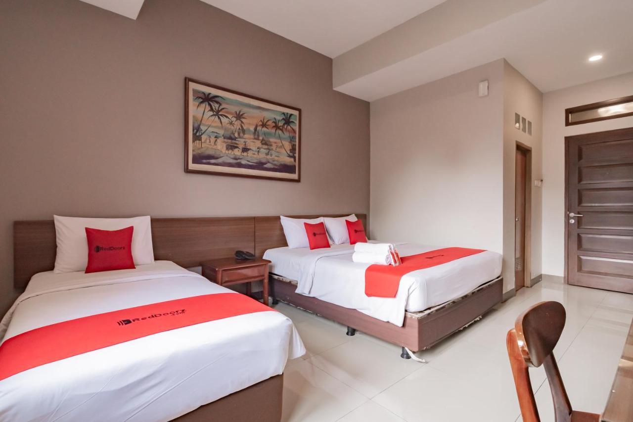 Hotel Reddoorz Near Simpang Dago 2 Bandung Esterno foto
