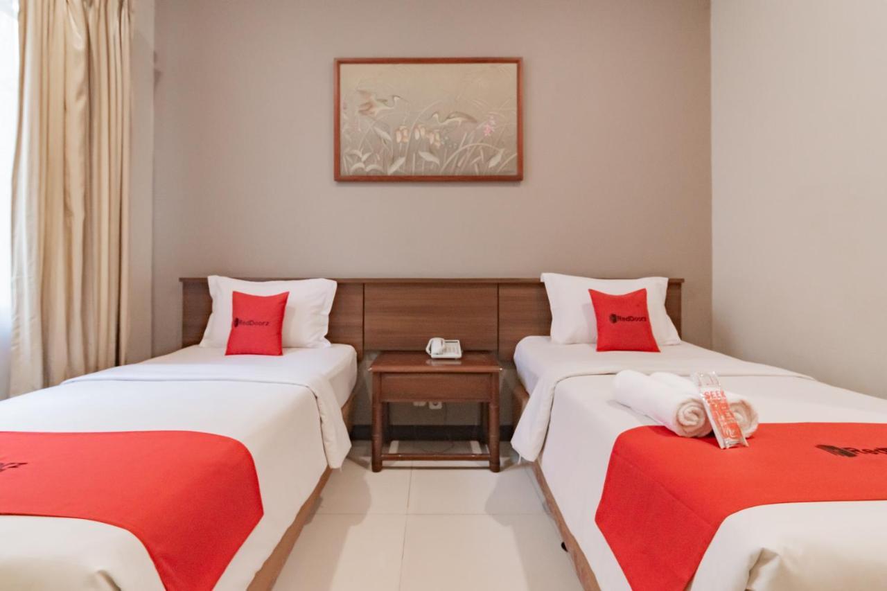 Hotel Reddoorz Near Simpang Dago 2 Bandung Esterno foto