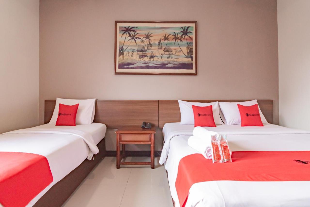Hotel Reddoorz Near Simpang Dago 2 Bandung Esterno foto