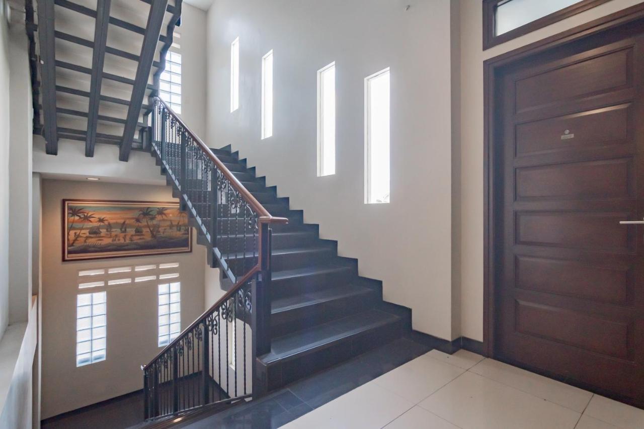 Hotel Reddoorz Near Simpang Dago 2 Bandung Esterno foto