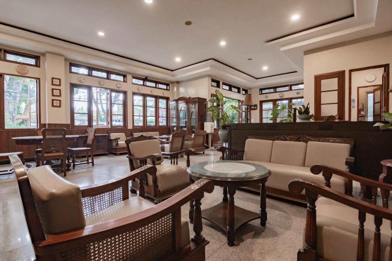 Hotel Reddoorz Near Simpang Dago 2 Bandung Esterno foto