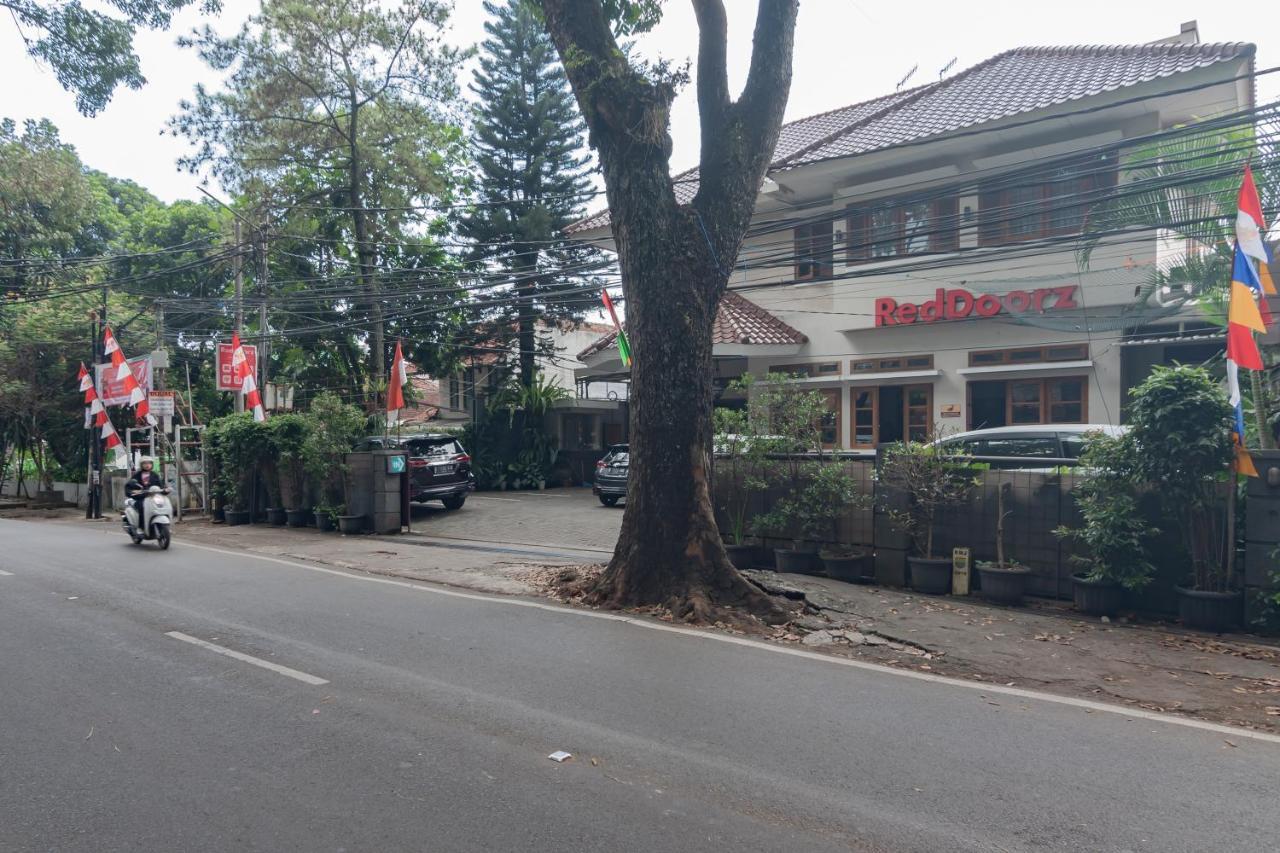 Hotel Reddoorz Near Simpang Dago 2 Bandung Esterno foto