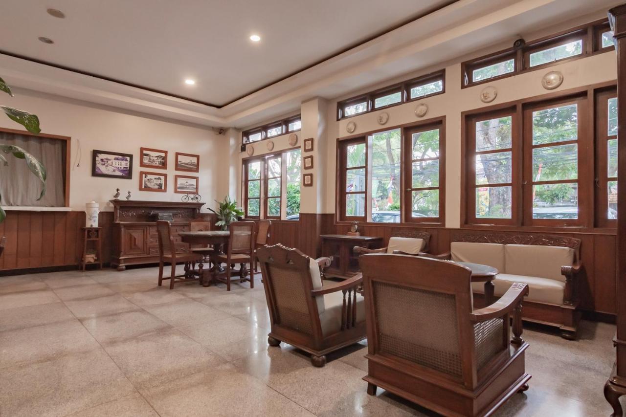 Hotel Reddoorz Near Simpang Dago 2 Bandung Esterno foto
