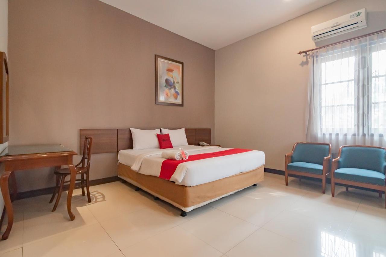 Hotel Reddoorz Near Simpang Dago 2 Bandung Esterno foto