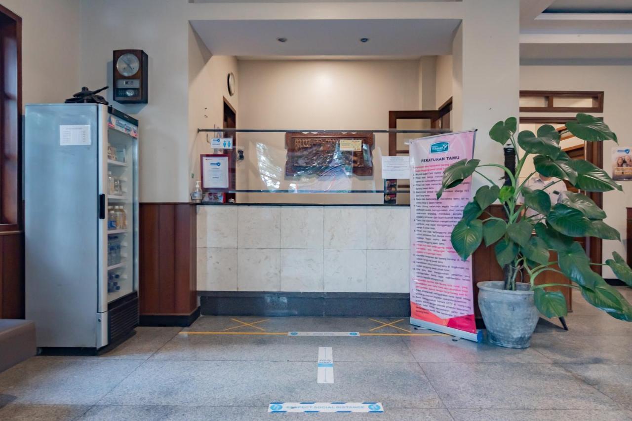 Hotel Reddoorz Near Simpang Dago 2 Bandung Esterno foto