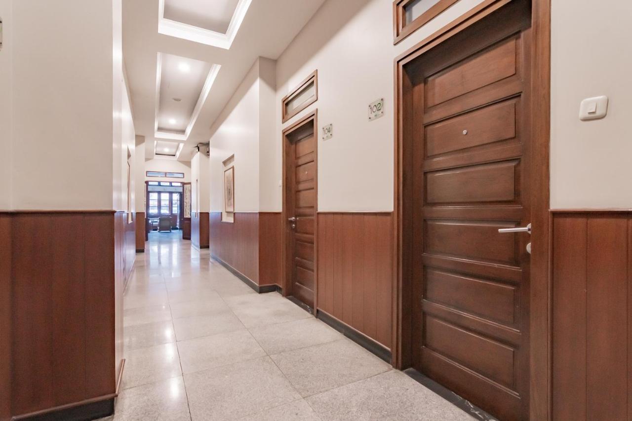 Hotel Reddoorz Near Simpang Dago 2 Bandung Esterno foto