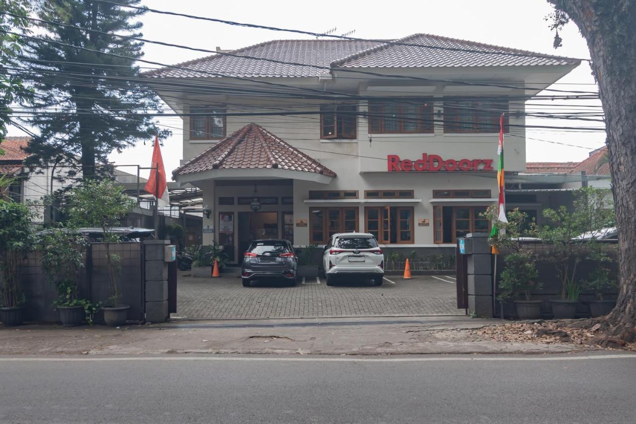 Hotel Reddoorz Near Simpang Dago 2 Bandung Esterno foto