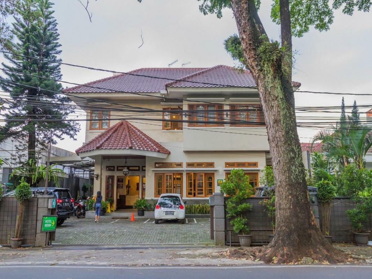 Hotel Reddoorz Near Simpang Dago 2 Bandung Esterno foto