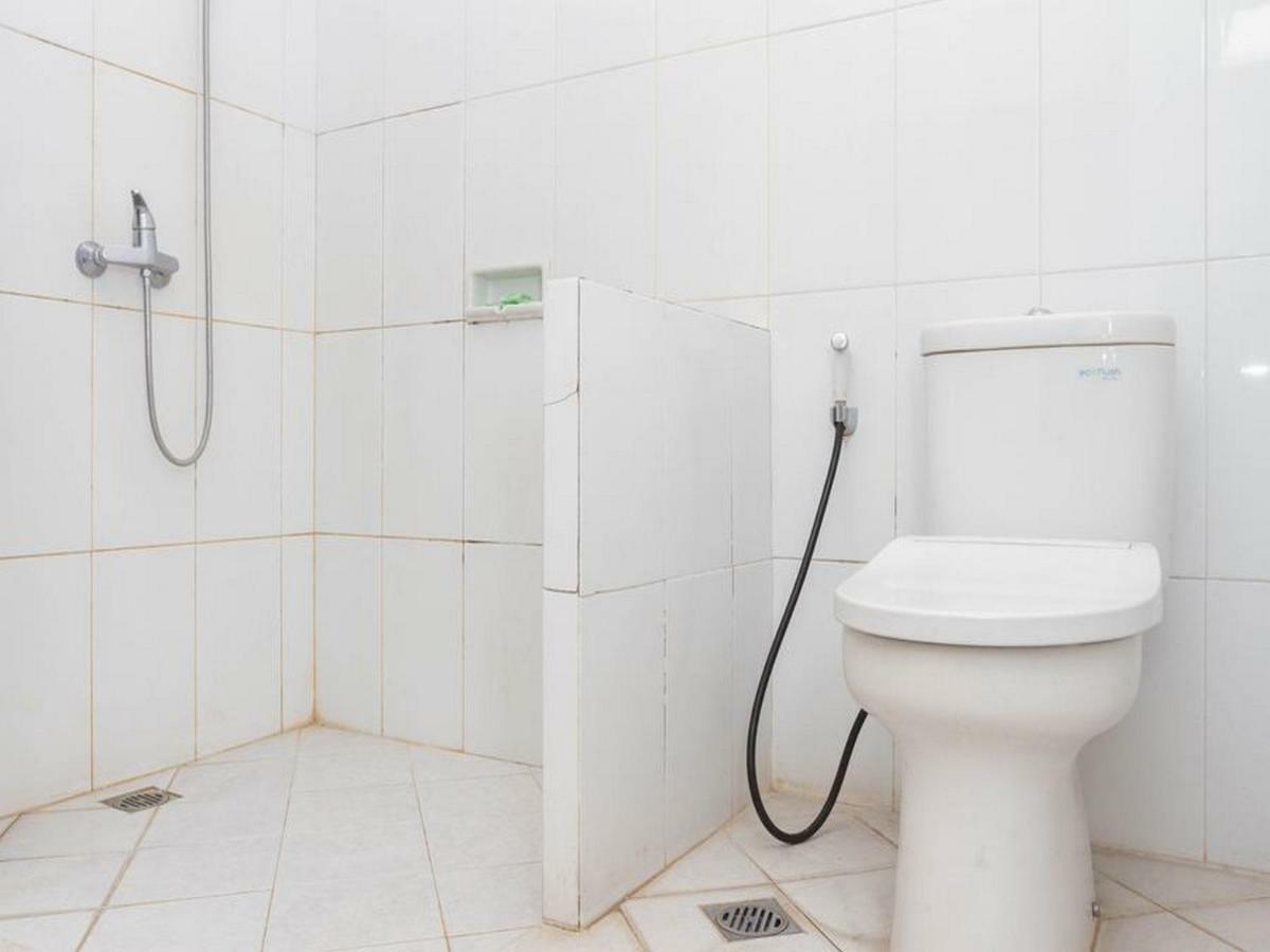 Hotel Reddoorz Near Simpang Dago 2 Bandung Esterno foto