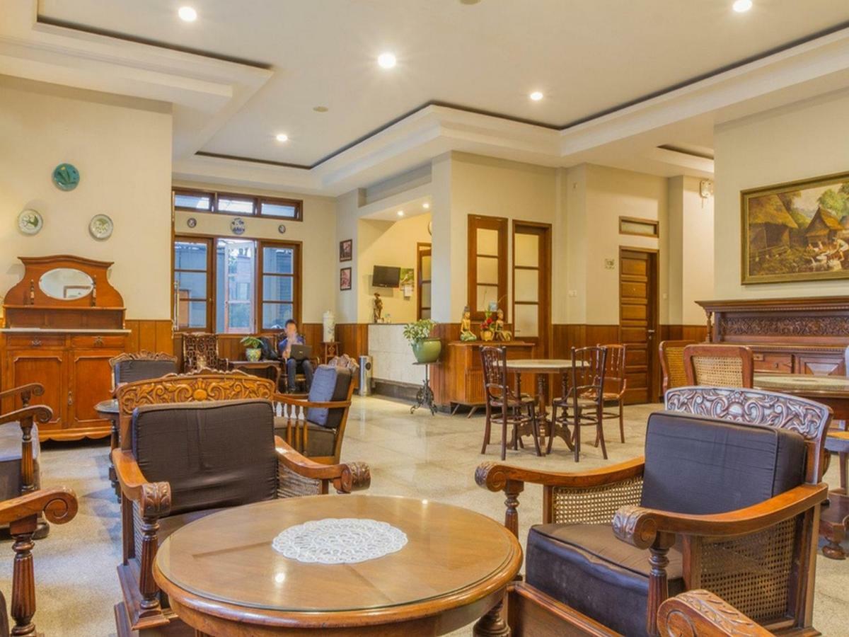 Hotel Reddoorz Near Simpang Dago 2 Bandung Esterno foto