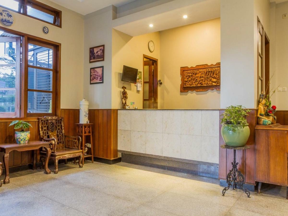 Hotel Reddoorz Near Simpang Dago 2 Bandung Esterno foto